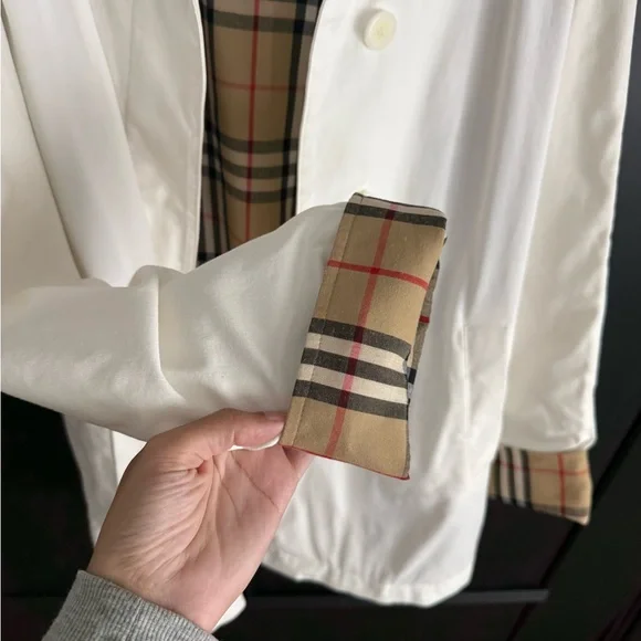 Burberry Cream Single Breasted Trench Coat - Picture 6 of 16